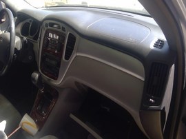 2004 TOYOTA HIGHLANDER, SILVER, LIMITED MODEL, 3.3L, AWD.   Z26449